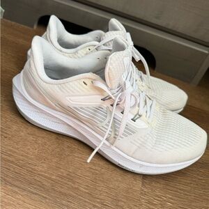Nike Air Zoom Pegasus 39 White Running Shoes women’s  Size 9.5